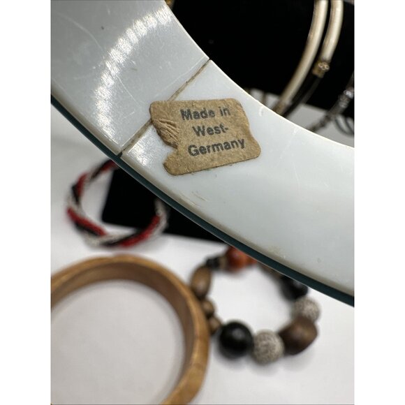 Mixed Lot 14 Bracelets Wood Faux Pearl Shell Plastic Leather Gold Silver Tone - Picture 11 of 16